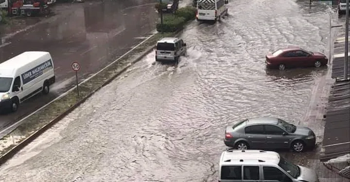 İnegöl’de yollar göle döndü!