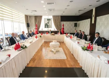 Kılıçdaroğlu, il belediye başkanlarıyla buluştu