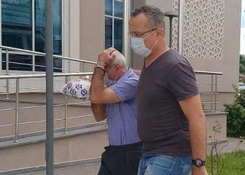 Küçük kızı taciz eden adamı dövüp polise teslim ettiler