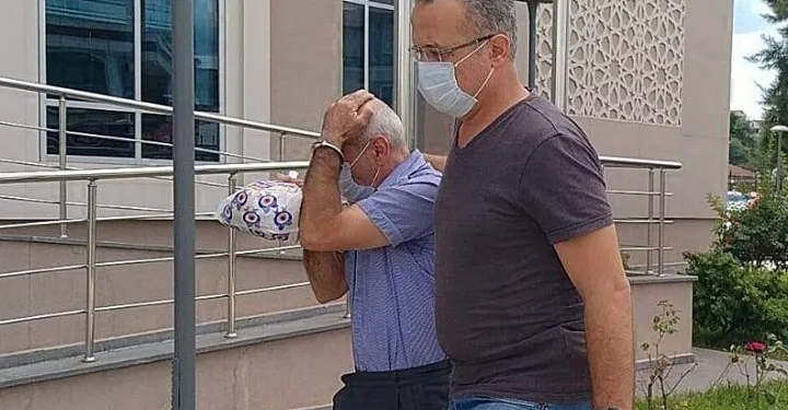 Küçük kızı taciz eden adamı dövüp polise teslim ettiler