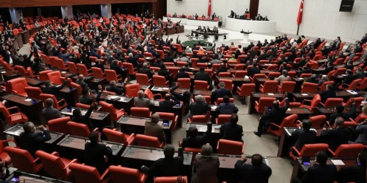 Çoklu Baro düzenlemesi kabul edildi