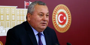 Son Dakika: Cemal Enginyurt MHP’den ihraç edildi