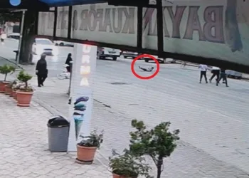 Bursa’da 5 yaşındaki çocuğa minibüs çarptı!