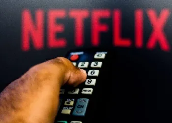 Netflix Türkiye’den çekiliyor mu? “Türkiye’den çekiliyoruz” tweeti ortalığı karıştırdı!