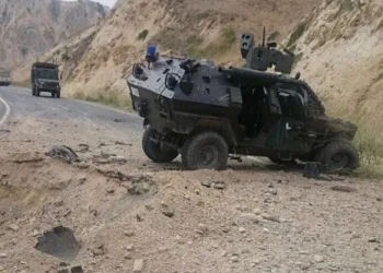 Hakkari’de askeri aracın geçişi sırasında patlama