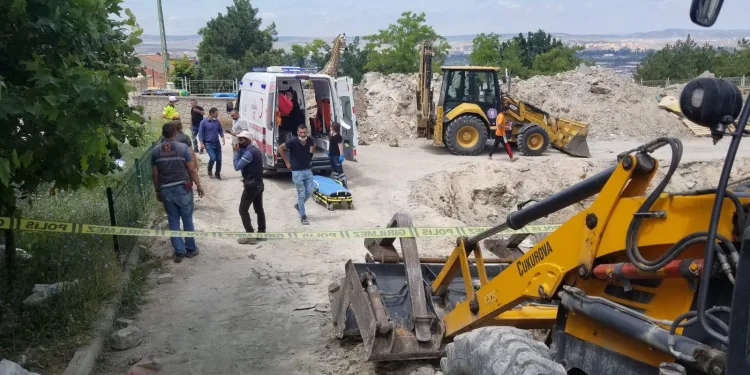 Kütahya’da toprak altında kalan işçiler kurtarıldı