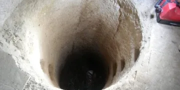 Başını taşa çarpan adam su kuyusuna düşerek öldü