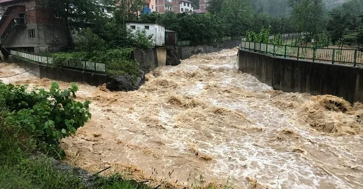 Doğu Karadeniz’i sel vurdu