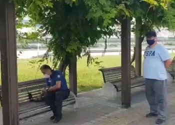Bursa’da bankta unutulan cüzdan sahibine ulaştırıldı