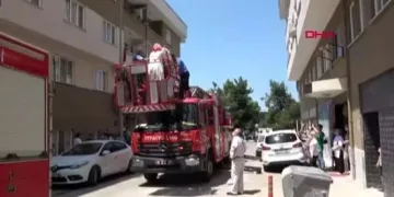 Matkap alev aldı, binada mahsur kalanları itfaiye kurtardı
