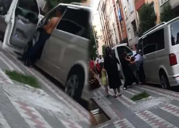 Kocasını başkasıyla yakalayınca çılgına döndü