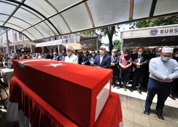 Bursa şehidini son yolculuğuna uğurladı