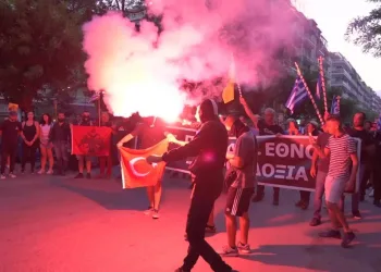 Yunanistan’daki protestolarda Türk Bayrağı yaktılar