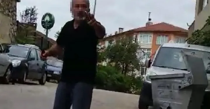 Köpeklerden rahatsız oluyorum dedi, hayvanseverlerle tartıştı