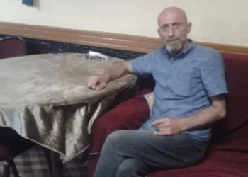 Eski damadının başına çekiçle vurarak öldürdü