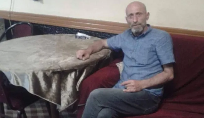 Eski damadının başına çekiçle vurarak öldürdü