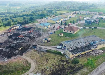 Fabrika patlamasında kaybolan 1 kişi aranıyor
