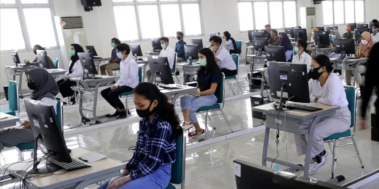 O ülkede eğitim yeniden başladı
