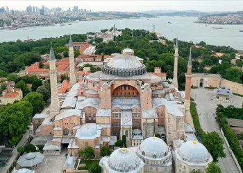 Ayasofya’da ilk ezan okundu