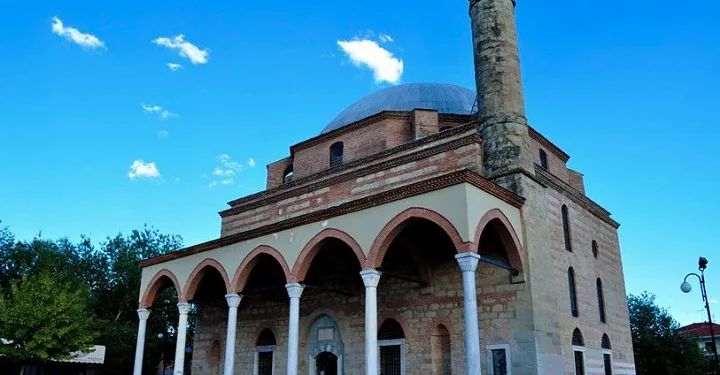 Yunanistan’daki Kurşunlu Camisi’ne taşlı saldırı!