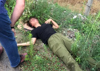 Vücudunda darp izleriyle yol kenarında baygın bulundu