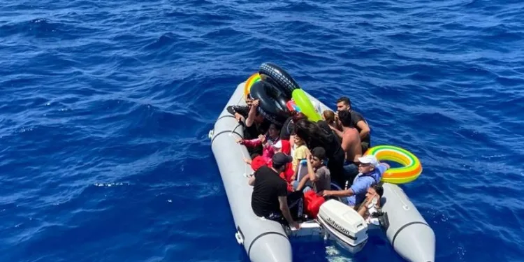 Yunanistan’ın geri ittiği 60 göçmeni Türk ekipler kurtardı