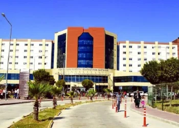 Cezaevinden virüs testi için getirilen karısını firar ettirdi