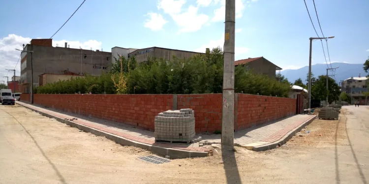 Osmangazi Belediyesi, ilçedeki kaldırımları yenilemeyi sürdürüyor