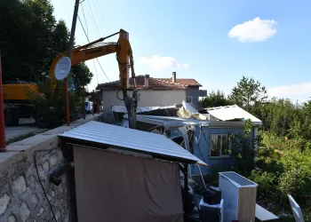 Virüs döneminin kaçak yapıları yıkılıyor