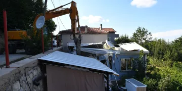 Virüs döneminin kaçak yapıları yıkılıyor