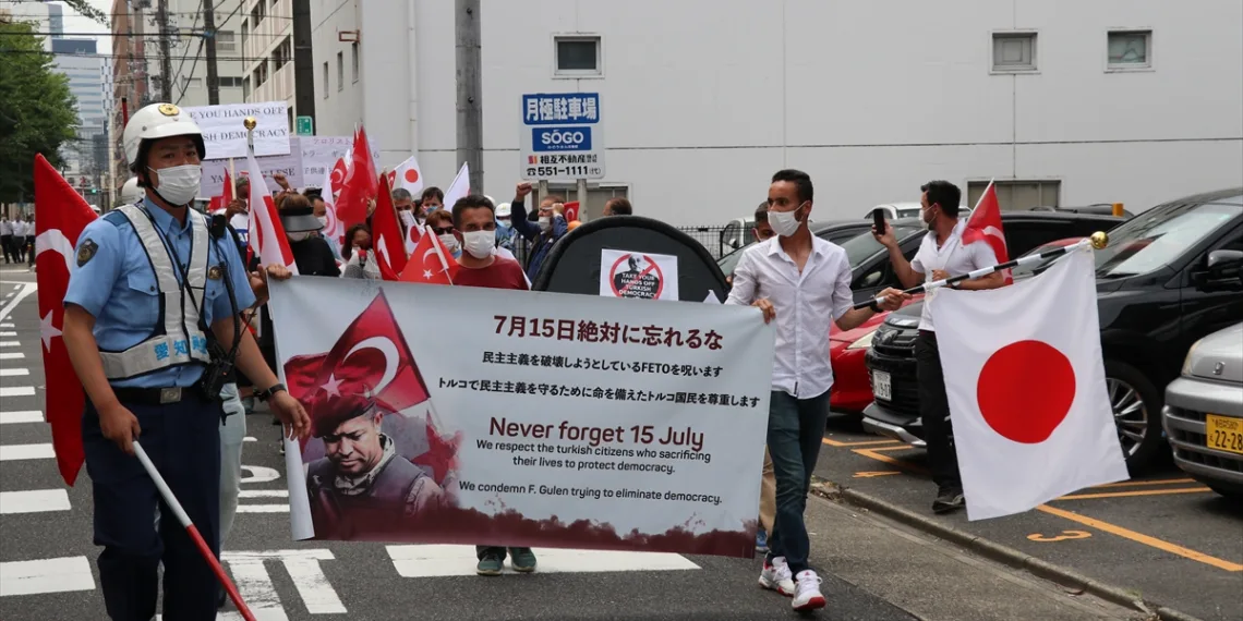 Japonya’da FETÖ protestosu