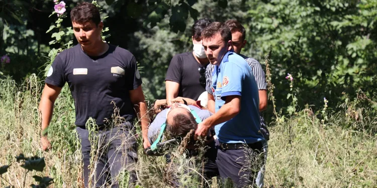 Bursa’da dere yatağına düşen adam yaralandı