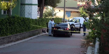 Otomobilde tartıştığı arkadaşını bıçaklayarak öldürdü