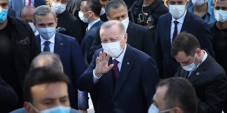 Erdoğan merakla beklenen müjdeli haber için Dolmabahçe’de