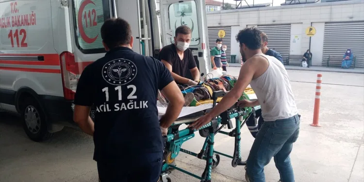 Bursa’da çatıdan düşen 2 çocuk ağır yaralandı