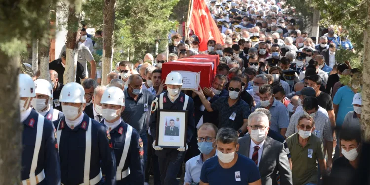Giresun’da selde şehit olan uzman çavuş Çanakkale’de toprağa verildi