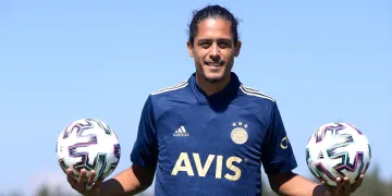 Fenerbahçeli Lemos: “Türkiye’nin en büyük kulübünde olduğum için çok mutluyum”
