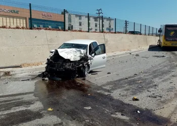 Bursa’da halk otobüsüyle otomobil çarpıştı!