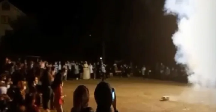 Köy meydanındaki düğünde maganda dehşeti