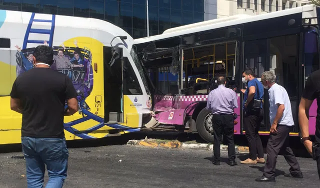 İstanbul’da tramvayla otobüs çarpıştı