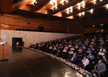 Sahadaki personele maske-mesafe uyarısı
