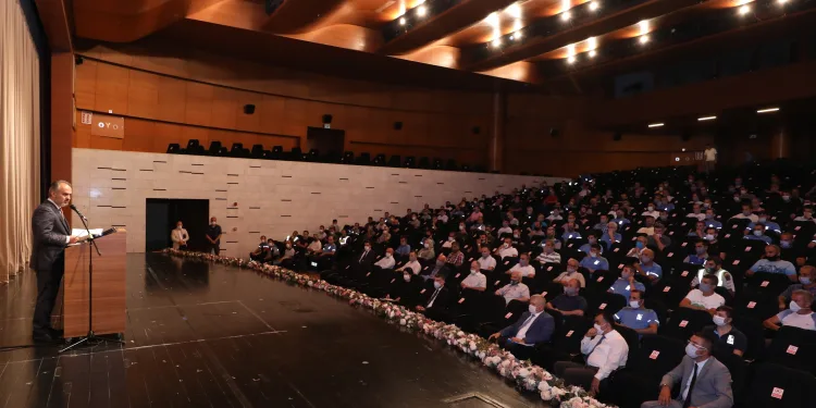 Sahadaki personele maske-mesafe uyarısı
