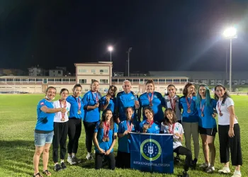Büyükşehir Belediyesporlu Yıldızlar kupayla döndü