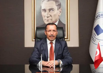 YÖK, tartışılan rektörü görevden aldı