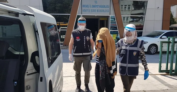 Hırsız, kendini yakalayan polisleri tebrik etti