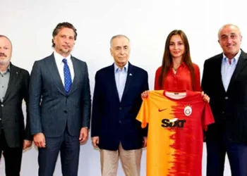 Galatasaray’ın yeni forma sponsoru SIXT oldu