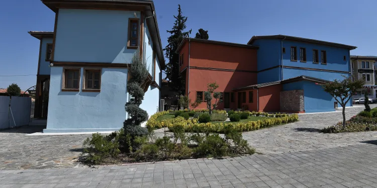 Tarihi Bursa evleri hayat buluyor