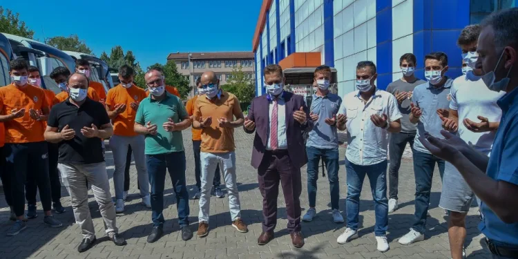 İnegöl Belediyespor’da yeni sezon için kurban kesildi