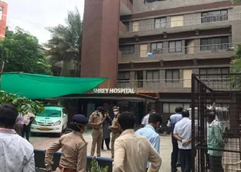 Hindistan’da Kovid-19 hastanesi yandı! 8 ölü
