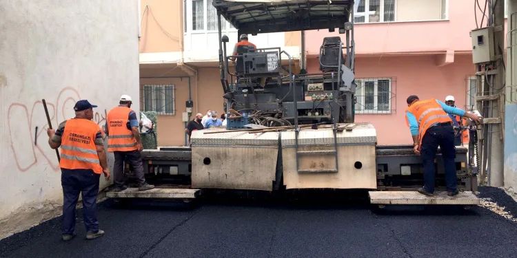 Osmangazi’de yoğun asfalt mesaisi